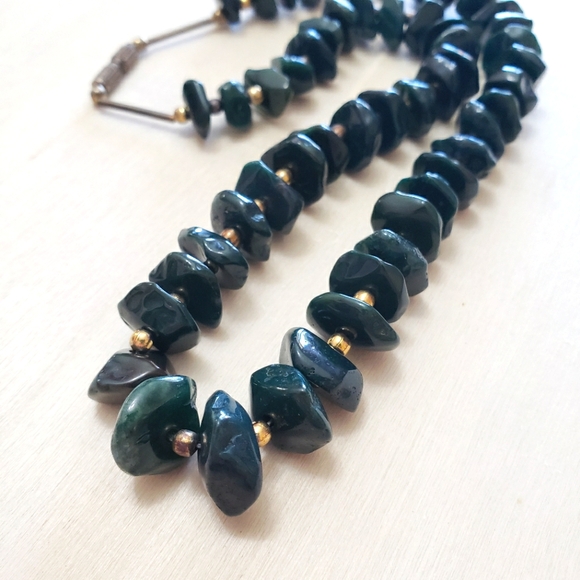 Jewelry - MOSS AGATE nugget vintage necklace - polished green stone brass beads